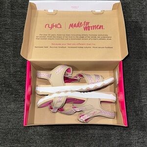 NIB- RYKA Savannah style tan and pink WIDE